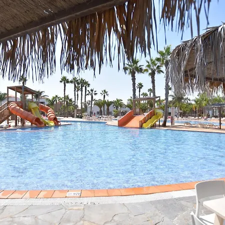 Book Jet - Oasis Maxi Pool And Wifi