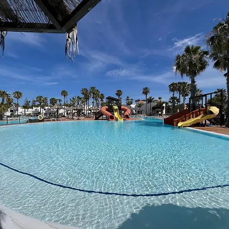Book Jet - Oasis Maxi Pool And Wifi